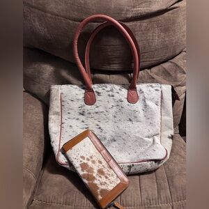 Stylish Cowhide Tote Bag with Wallet